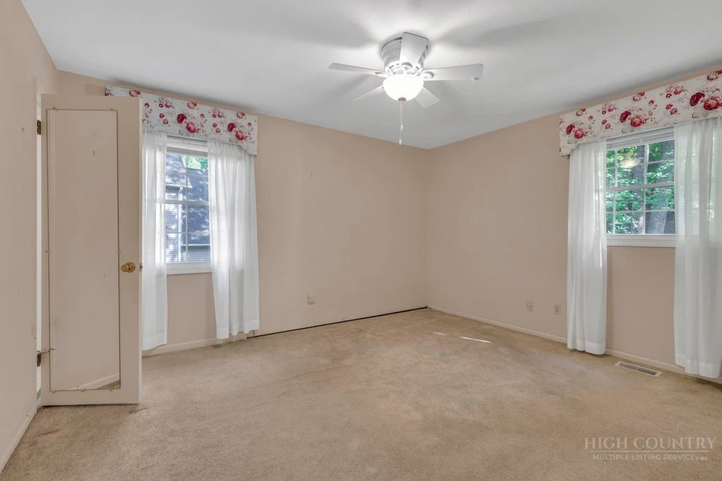Image number 3 for the current listing