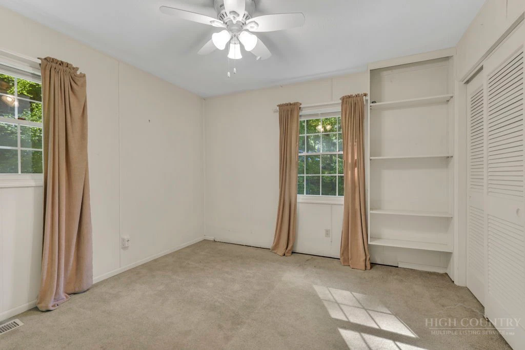 Image number 4 for the current listing
