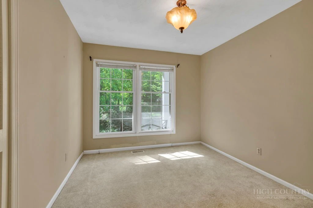 Image number 5 for the current listing