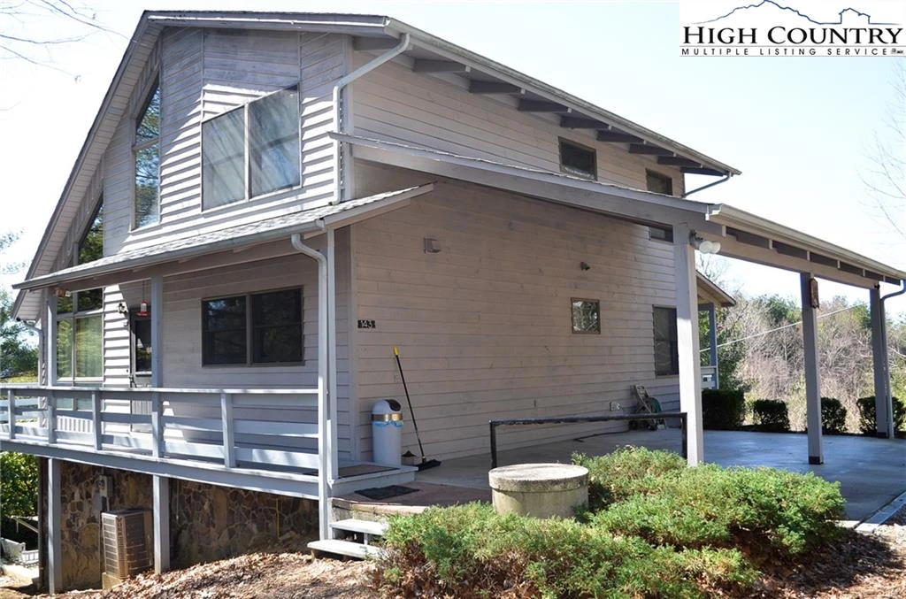Image number 1 for the current listing