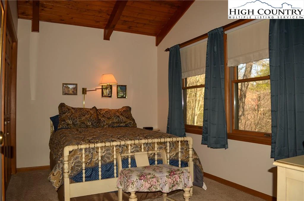 Image number 4 for the current listing