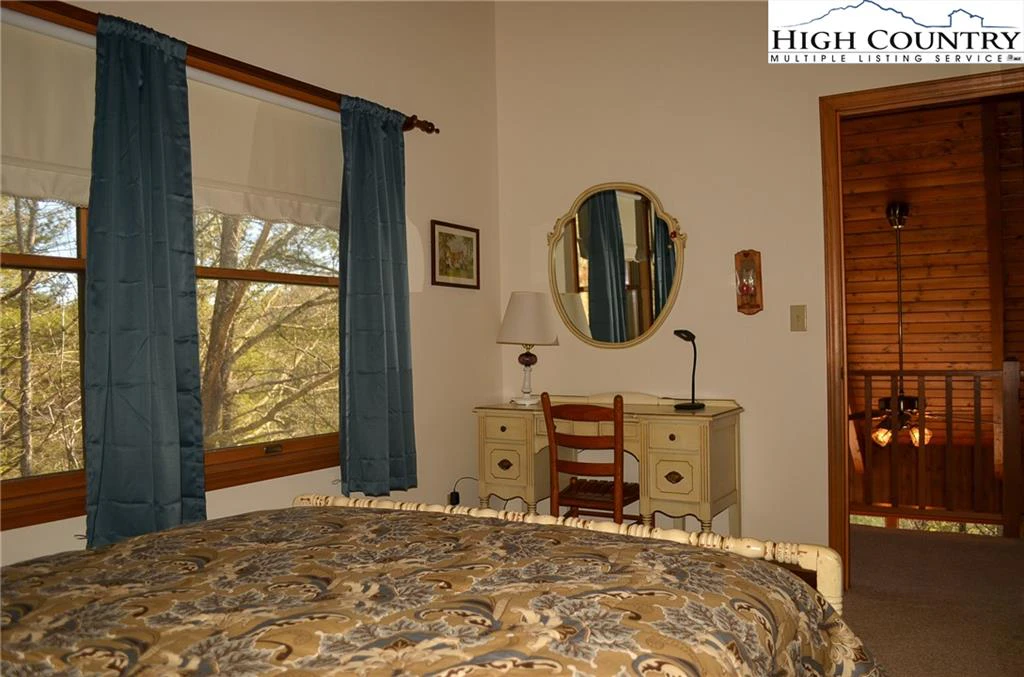Image number 5 for the current listing