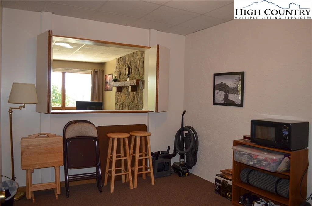 Image number 11 for the current listing