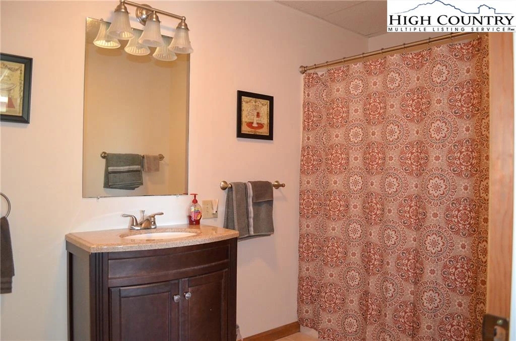 Image number 12 for the current listing