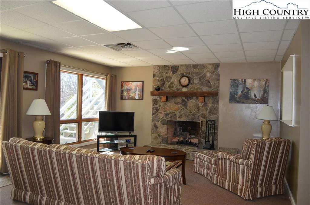 Image number 14 for the current listing