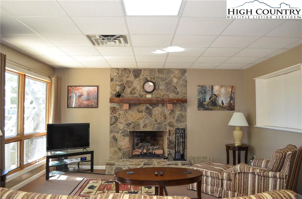 Image number 15 for the current listing