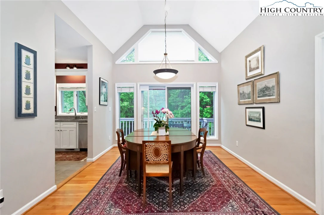 Image number 6 for the current listing