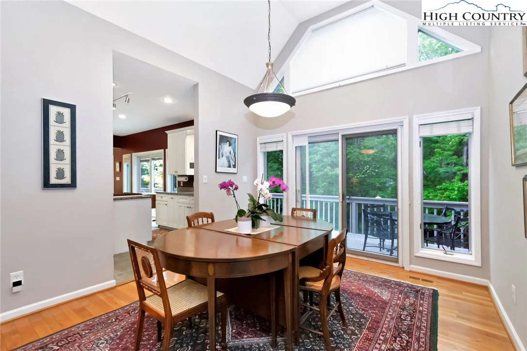 Image number 14 for the current listing