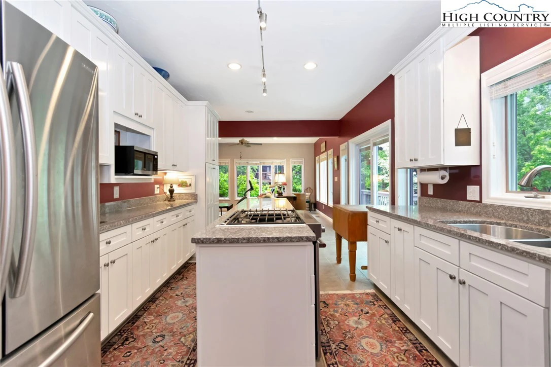 Image number 12 for the current listing