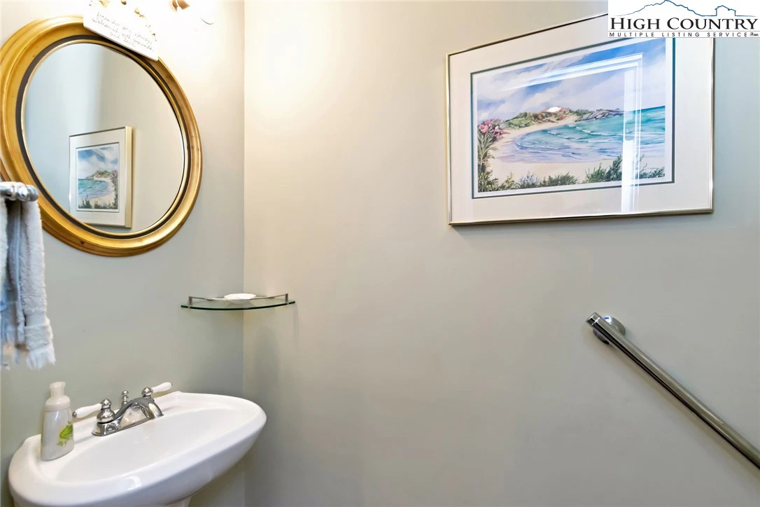 Image number 10 for the current listing