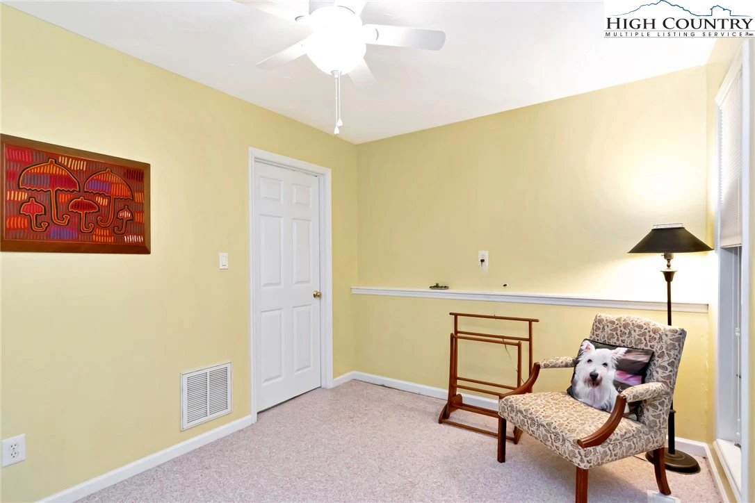 Image number 19 for the current listing