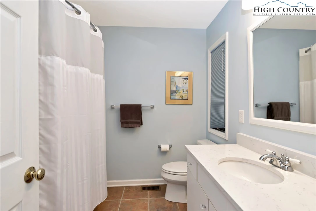 Image number 3 for the current listing