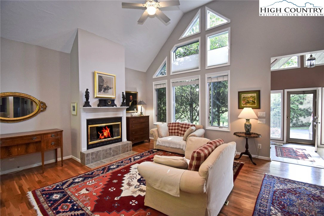Image number 5 for the current listing