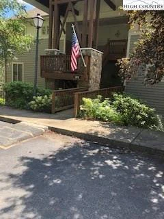 Image number 1 for the current listing