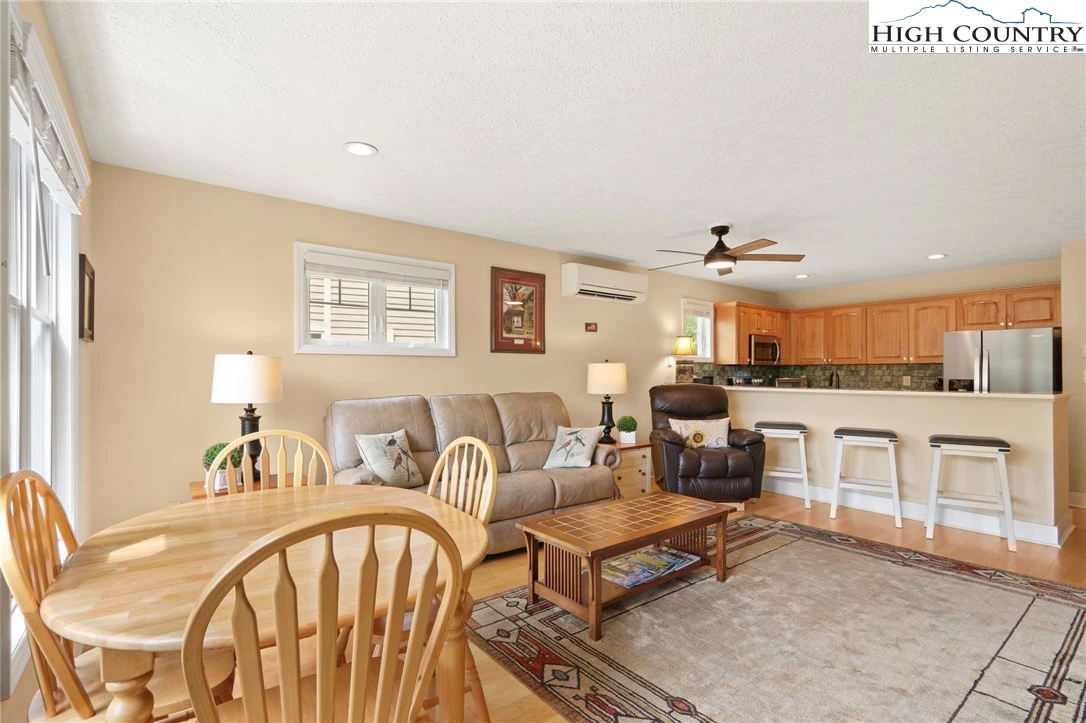 Image number 21 for the current listing
