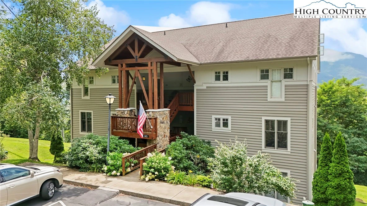 Image number 1 for the current listing