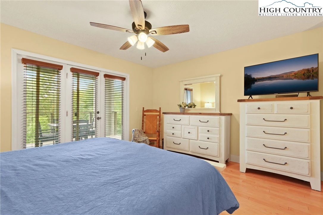 Image number 5 for the current listing