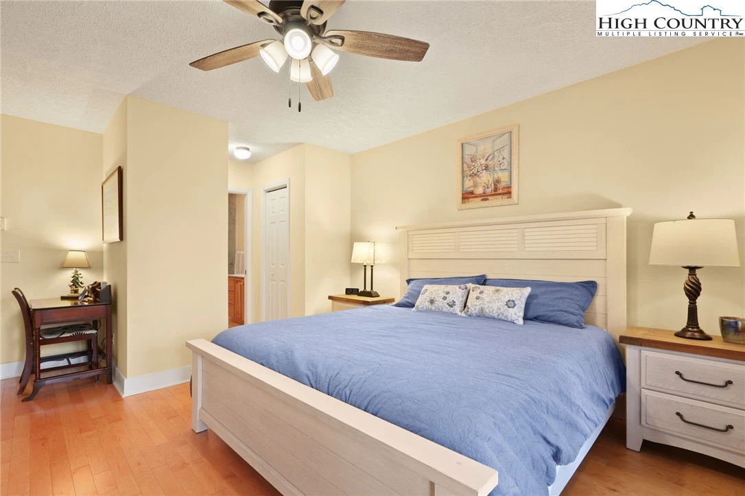 Image number 3 for the current listing