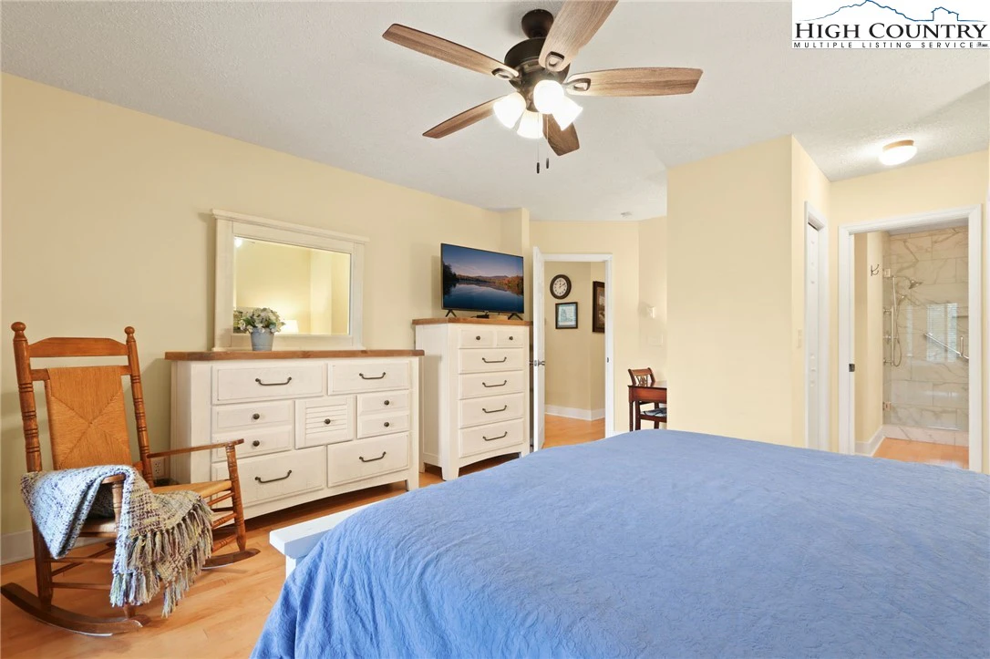 Image number 6 for the current listing