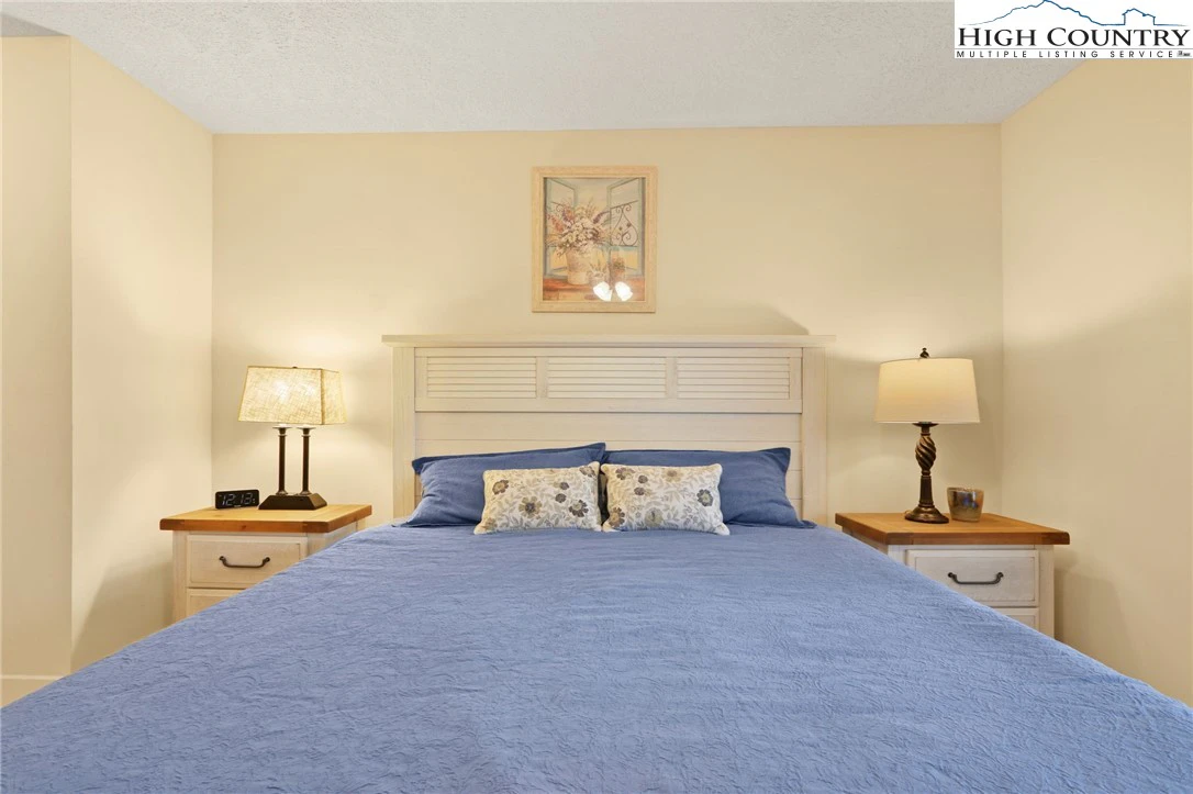 Image number 4 for the current listing