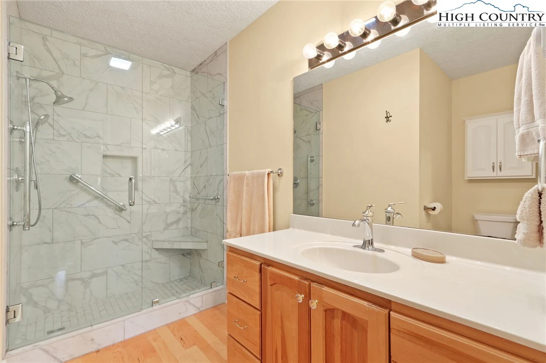 Image number 7 for the current listing
