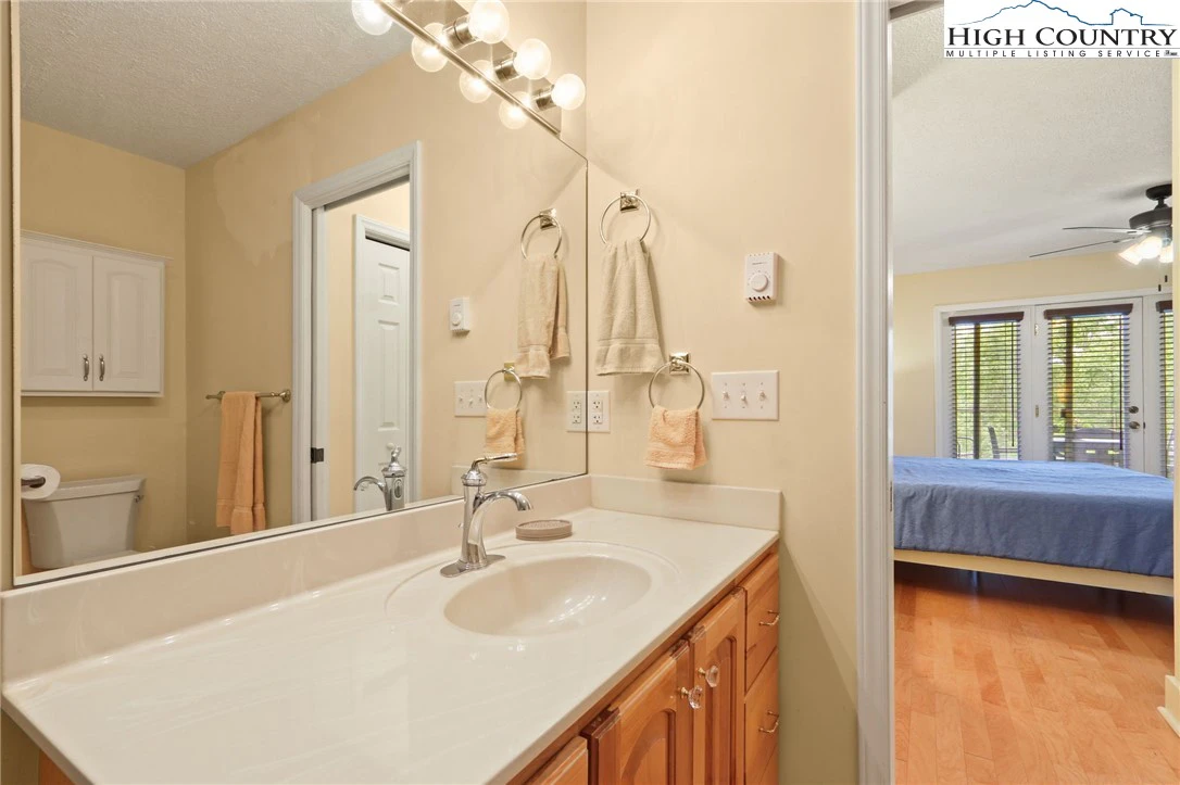 Image number 8 for the current listing