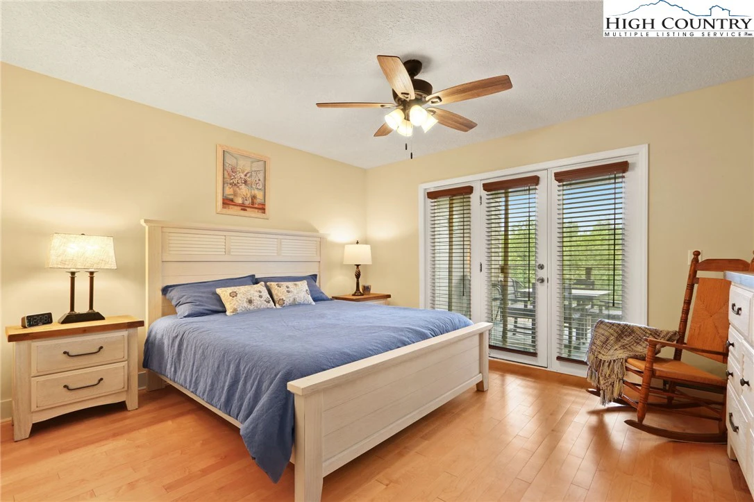 Image number 11 for the current listing