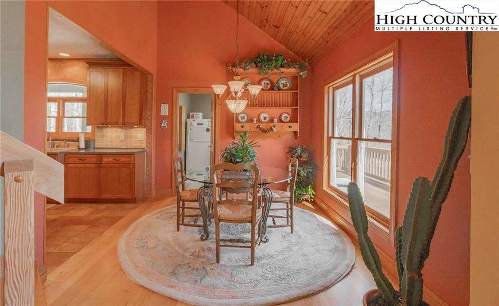 Image number 32 for the current listing