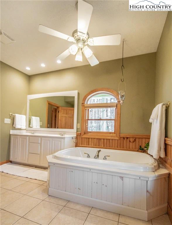 Image number 4 for the current listing