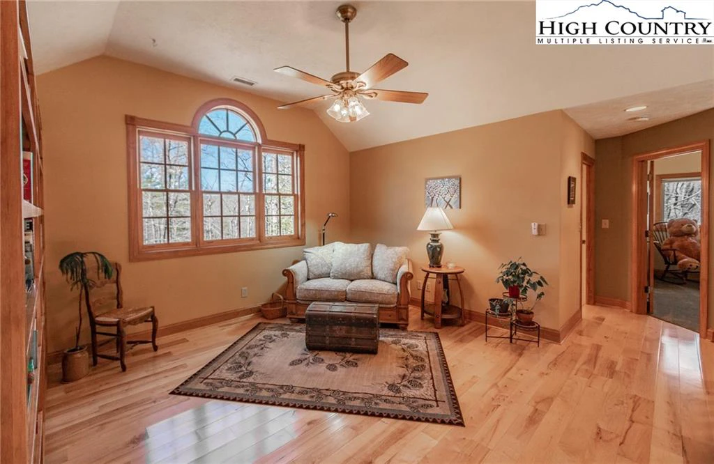 Image number 6 for the current listing
