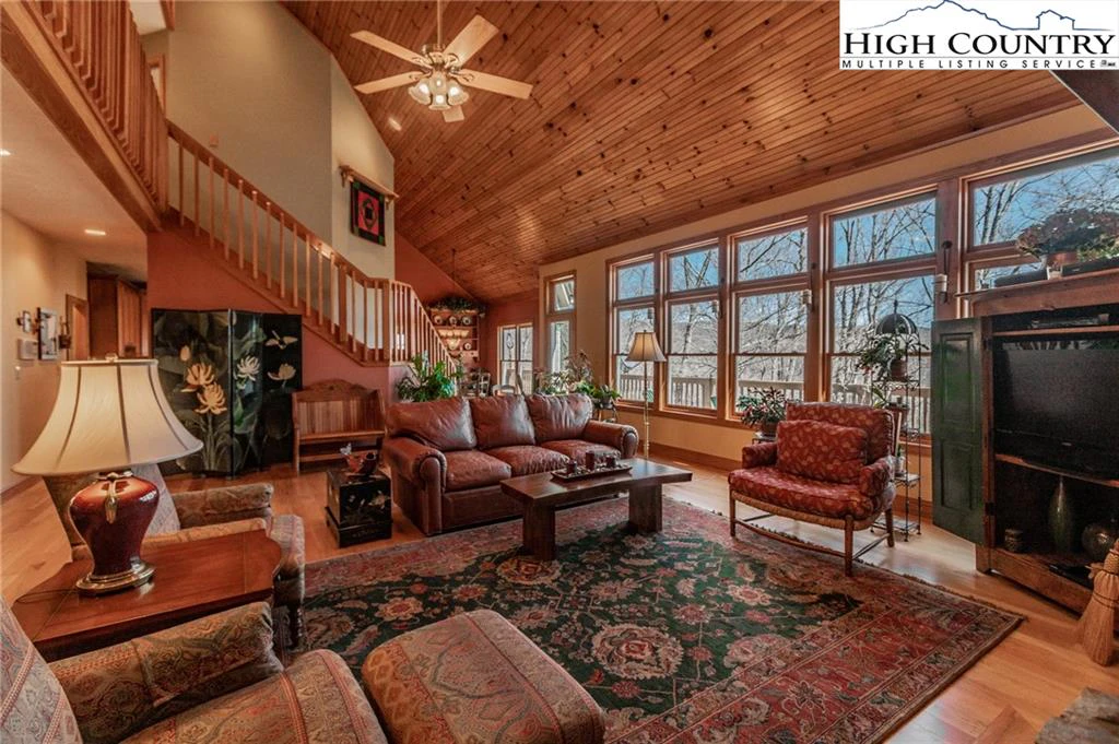 Image number 20 for the current listing