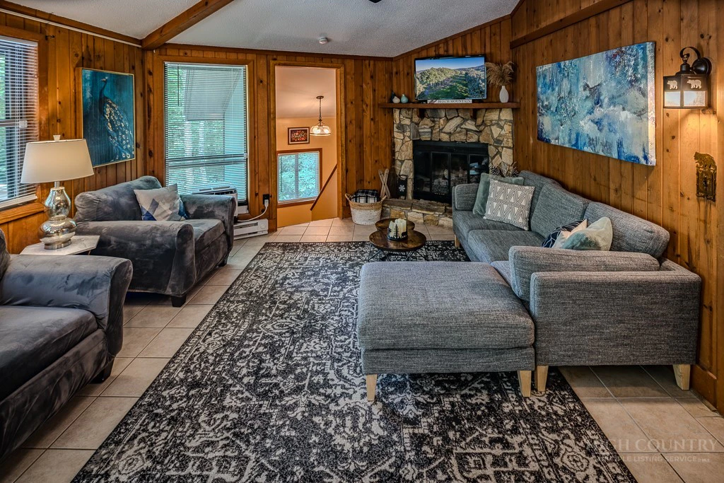 Image number 8 for the current listing