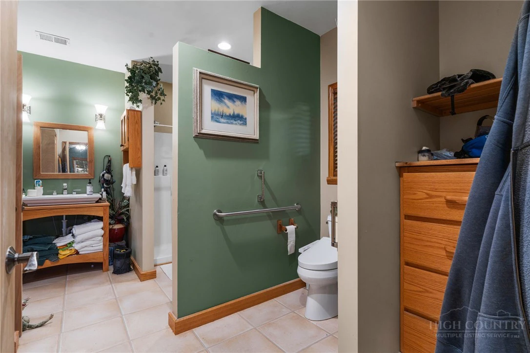 Image number 11 for the current listing
