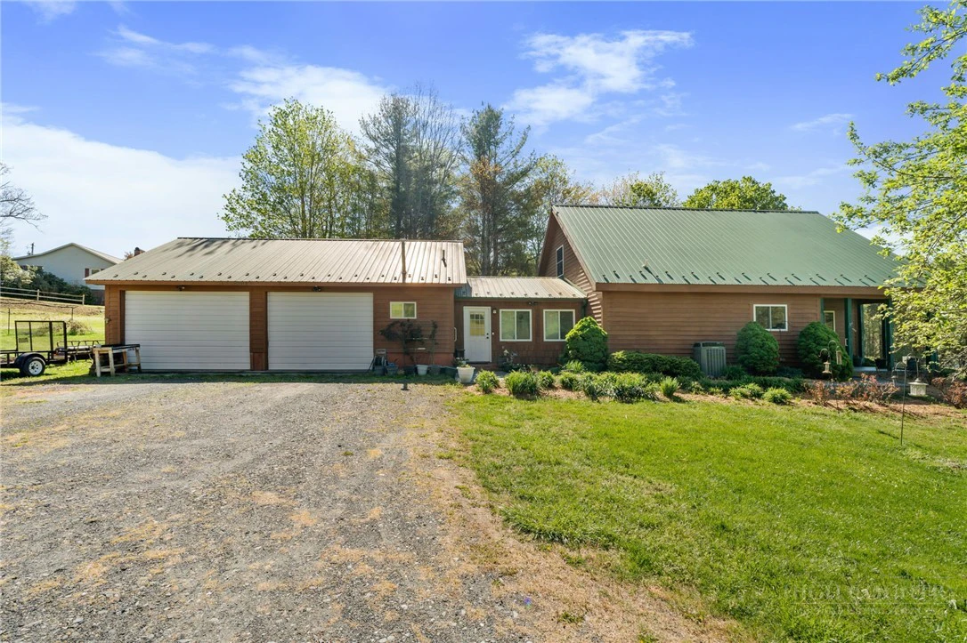 Image number 17 for the current listing