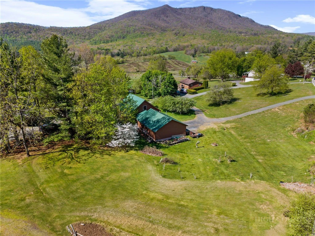 Image number 19 for the current listing