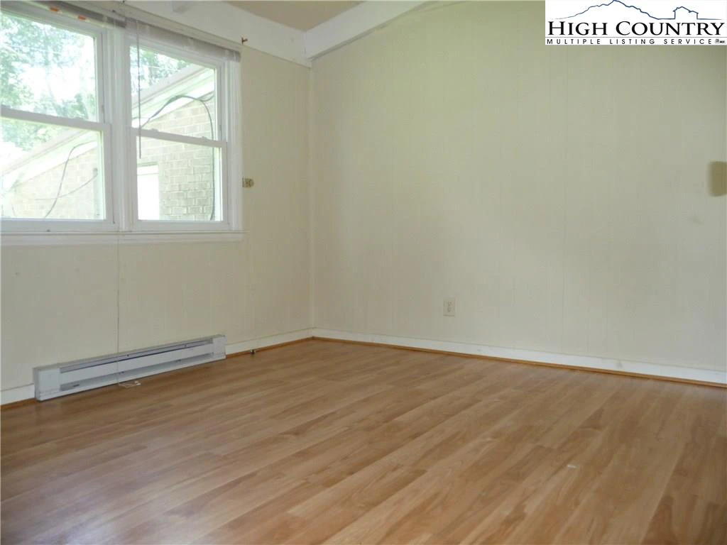 Image number 2 for the current listing