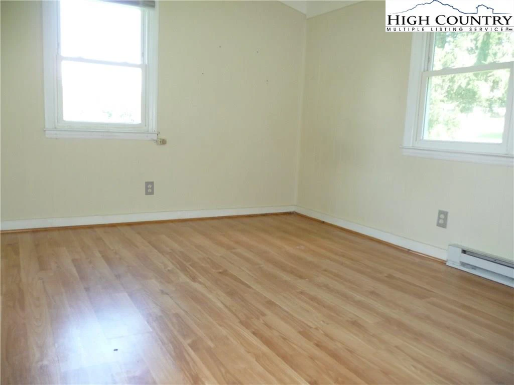Image number 12 for the current listing
