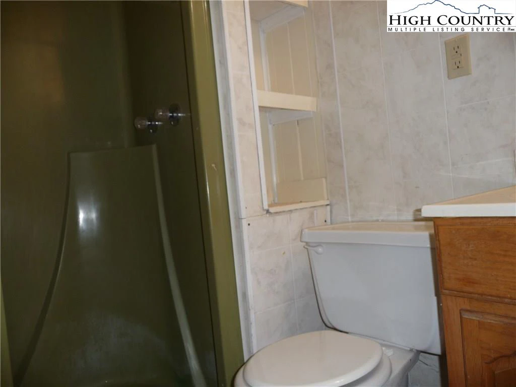 Image number 11 for the current listing