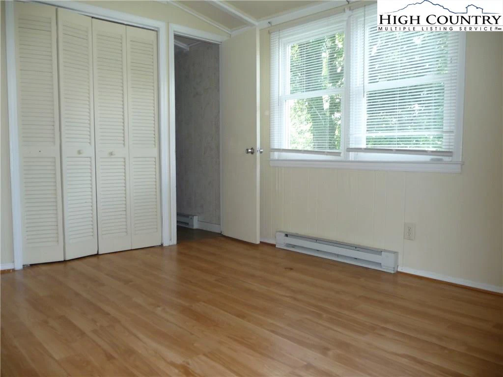Image number 10 for the current listing