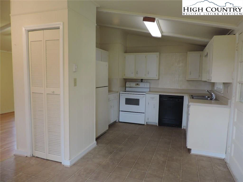 Image number 20 for the current listing