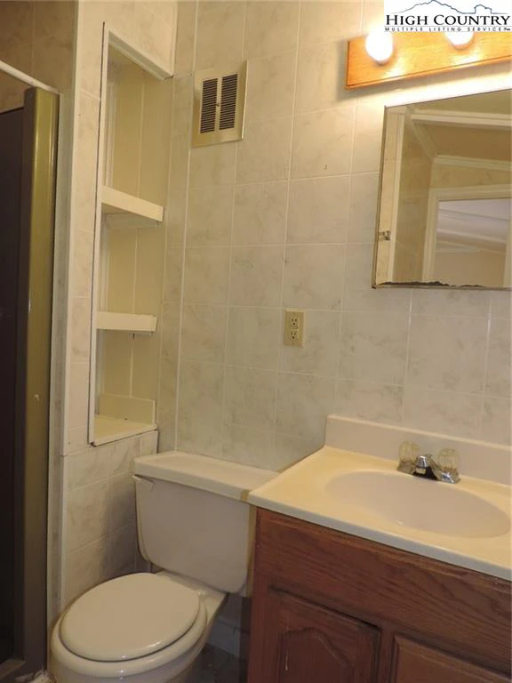 Image number 18 for the current listing