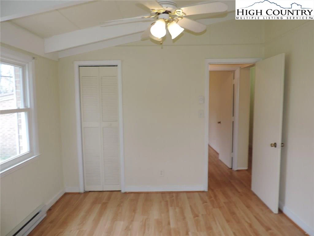 Image number 17 for the current listing