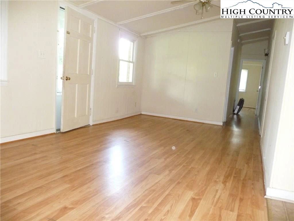 Image number 16 for the current listing
