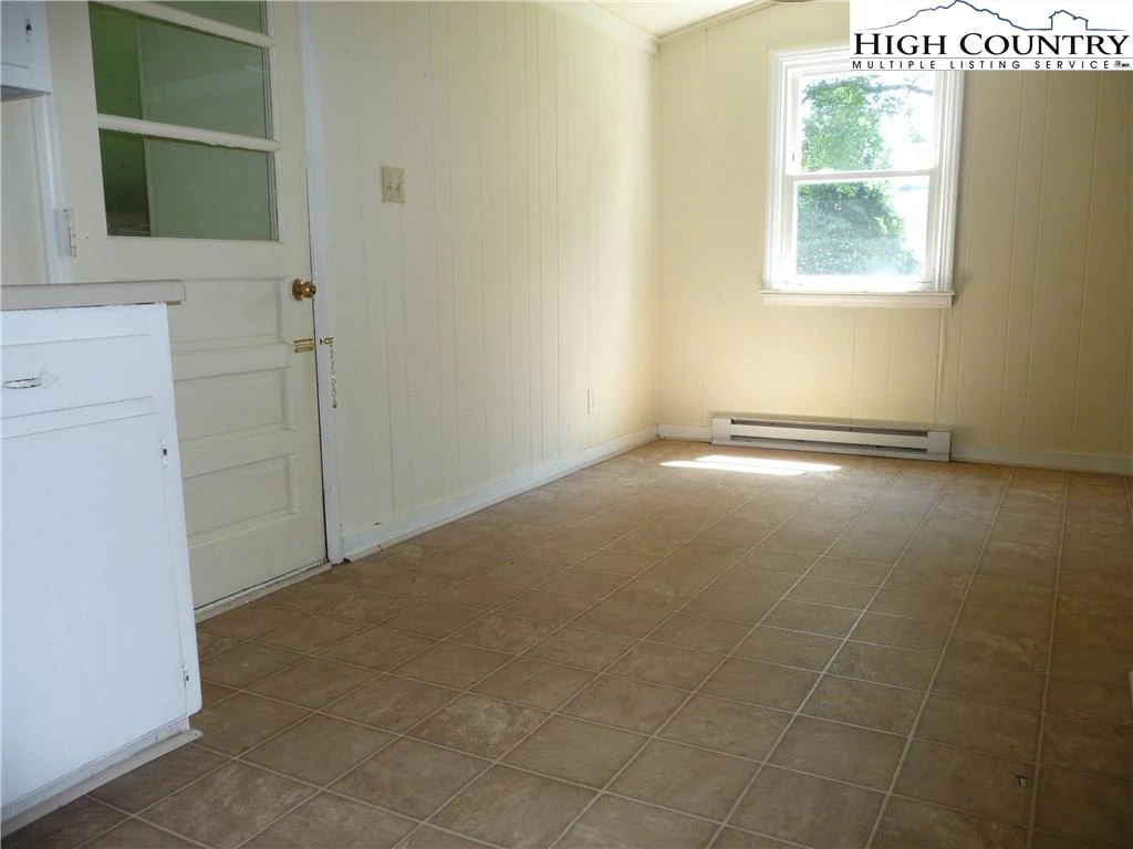 Image number 15 for the current listing