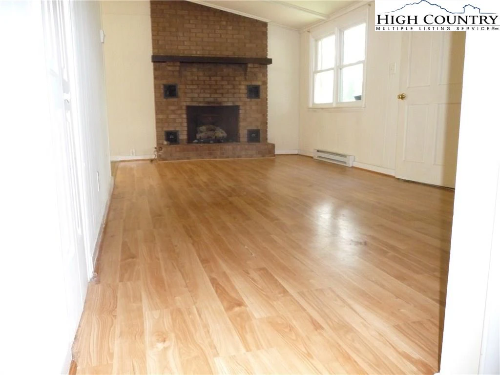 Image number 14 for the current listing