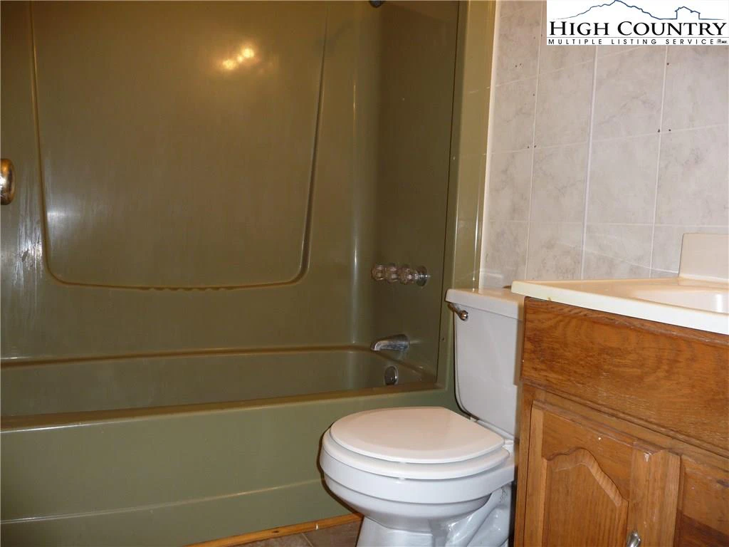 Image number 13 for the current listing
