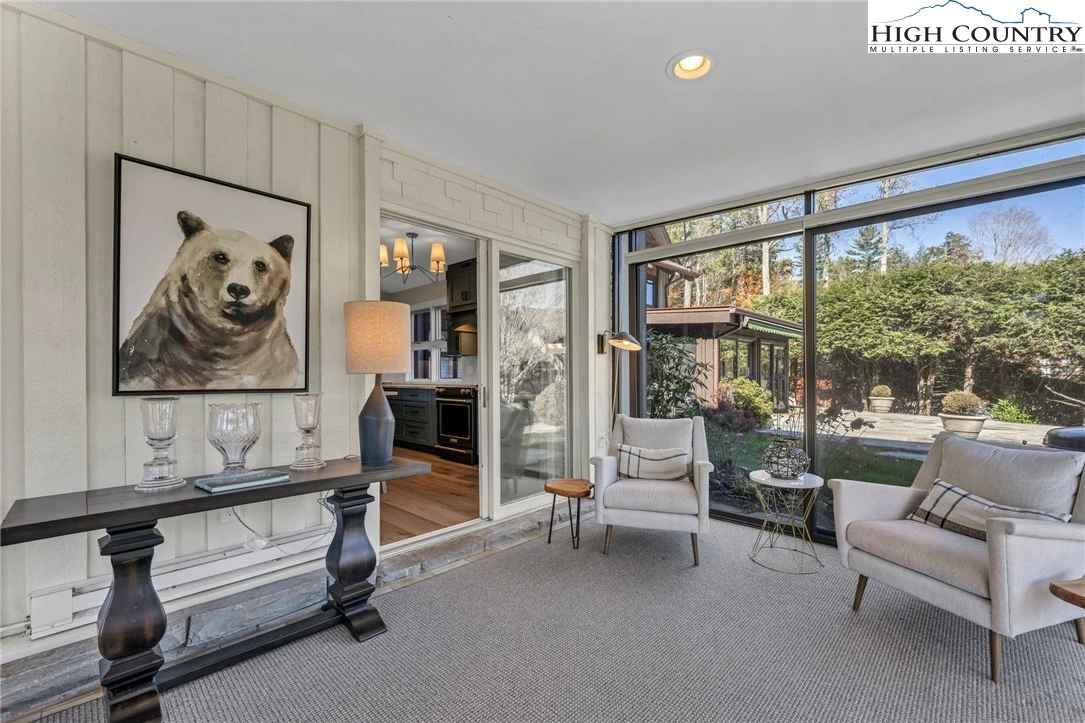 Image number 3 for the current listing