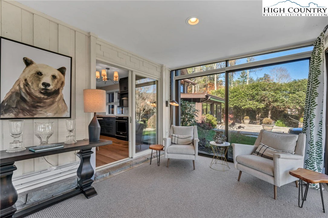 Image number 4 for the current listing
