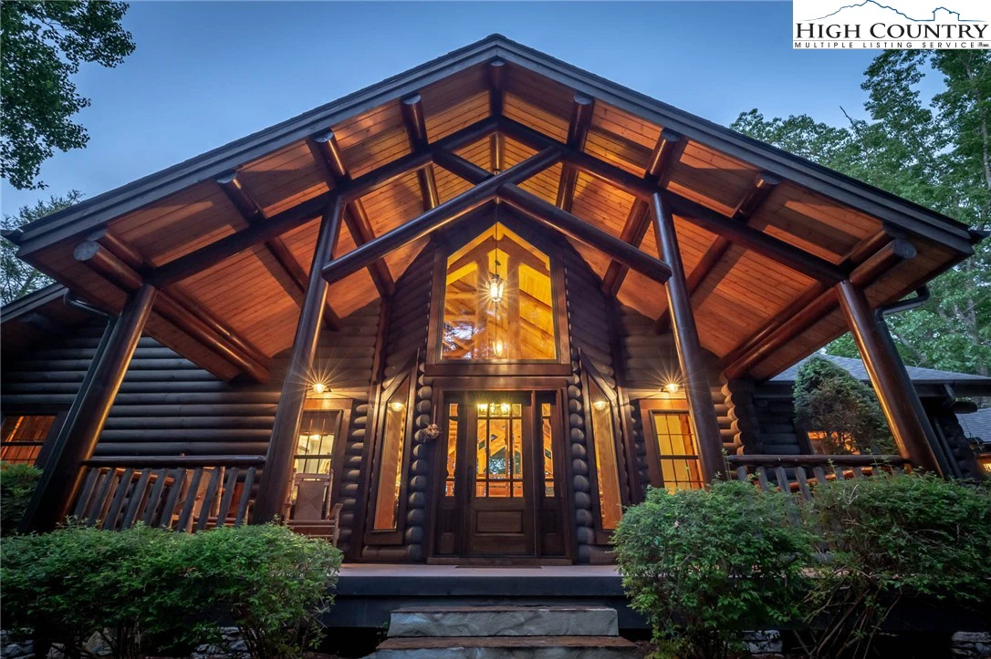 Image number 1 for the current listing