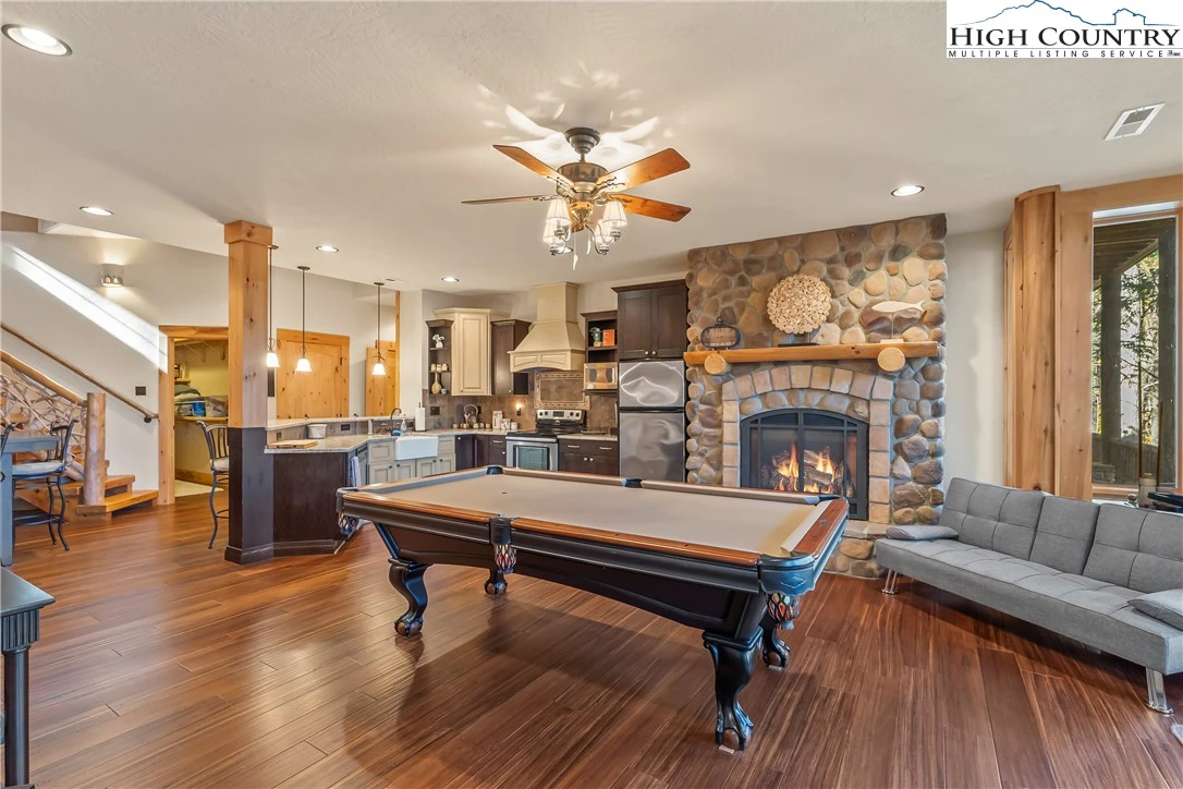 Image number 6 for the current listing